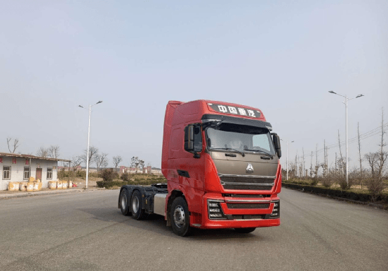 中国重汽连推3款680马力重卡新车潍柴wp15t柴油机首秀牛