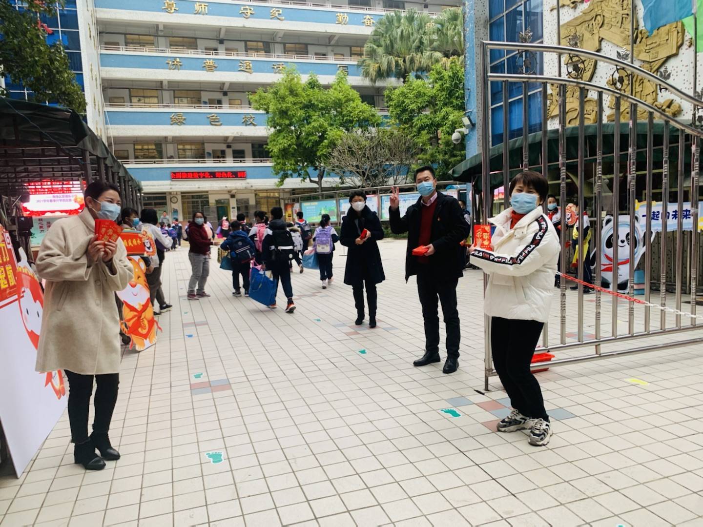 冰墩墩,节气图,中国女足……聚德东小学开学典礼元素多多!