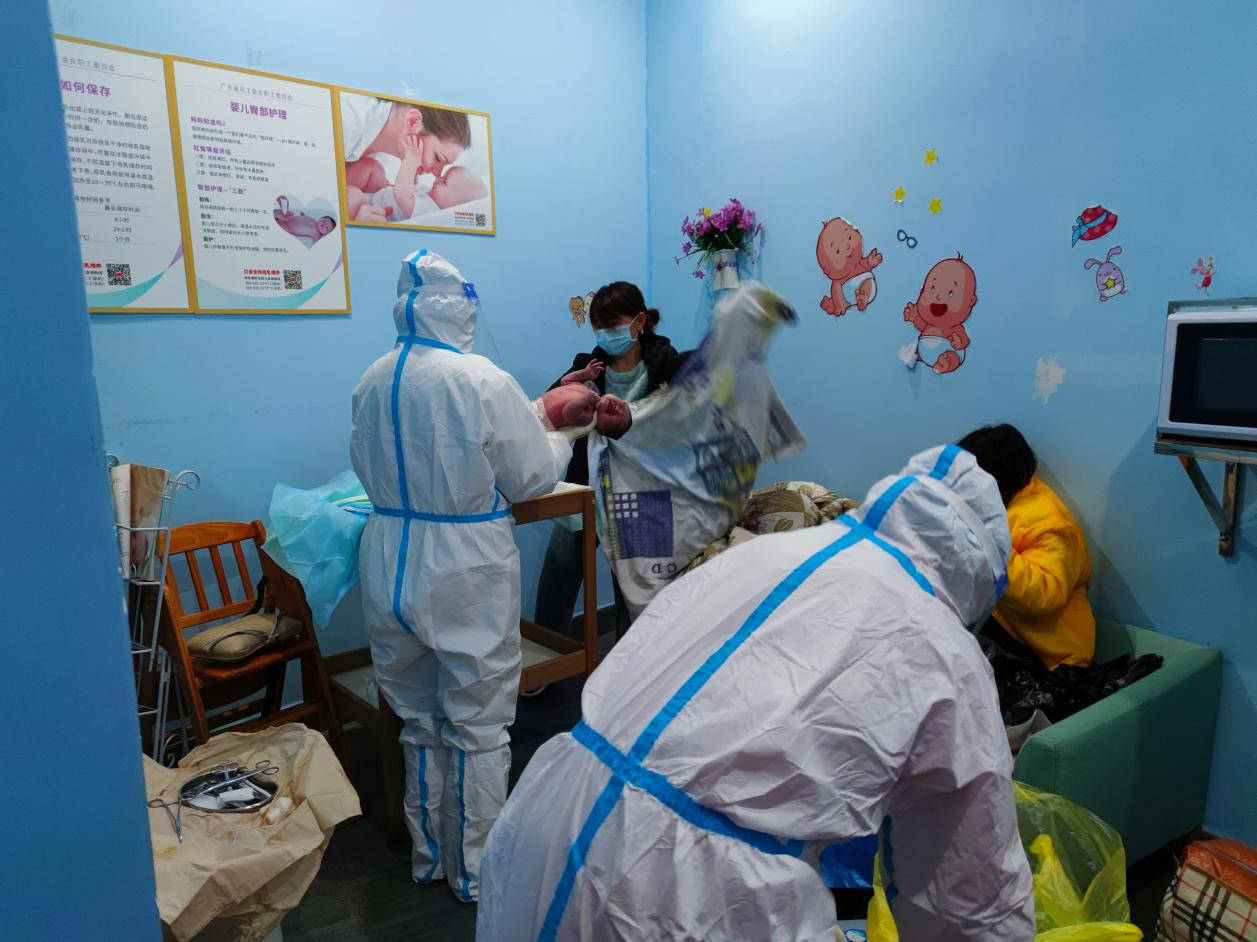 孕妇突然临盆!葵洞服务区爱心接力护母女平安_女婴_许丽莲_女士