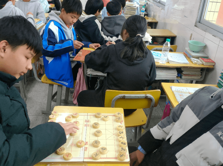 双减进行时点亮孩子多彩寒假助力双减政策落实良村中学寒假托管服务