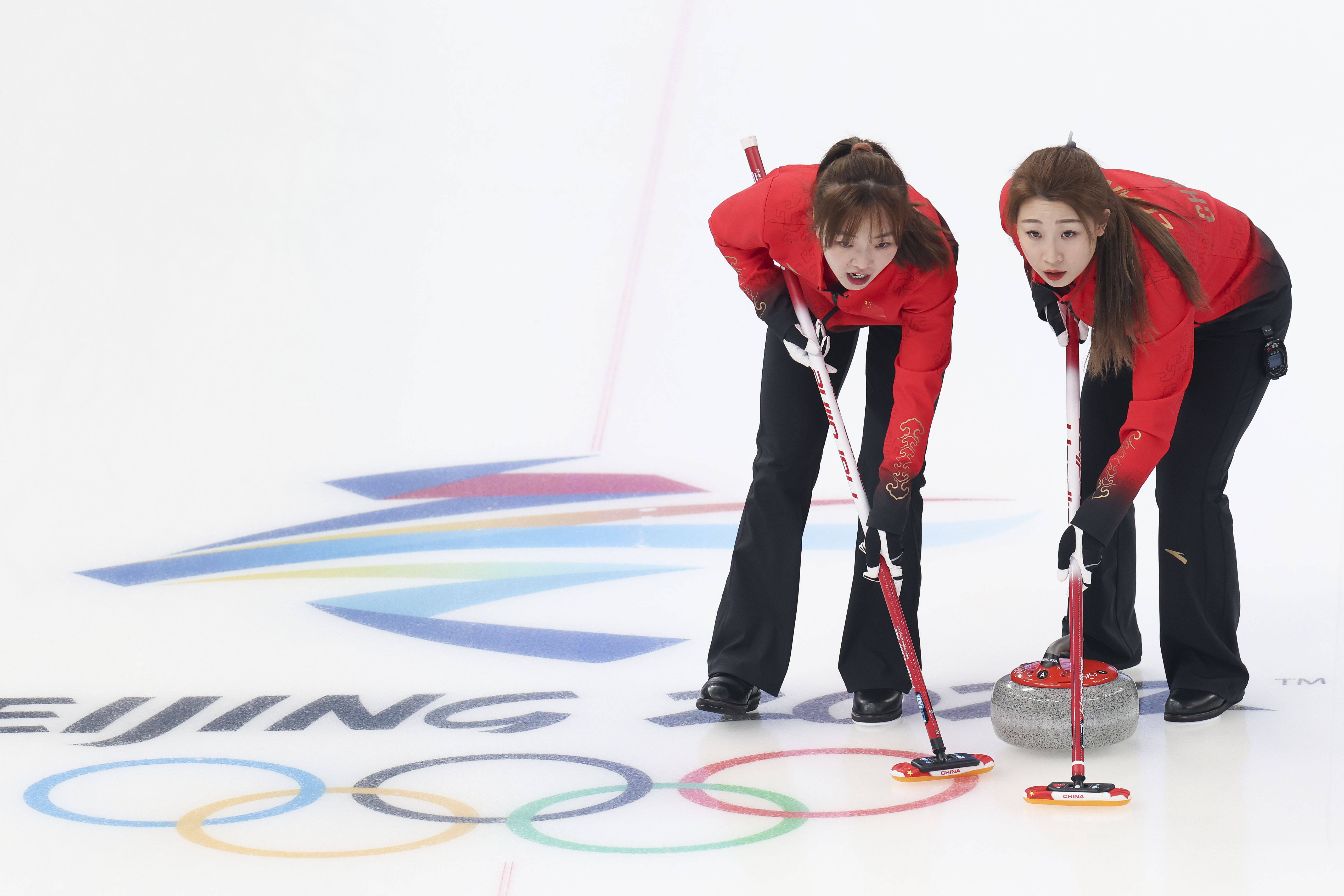 当日,在北京国家游泳中心"冰立方"举行的北京2022年冬奥会女子冰壶