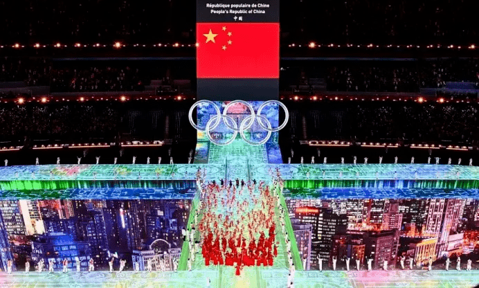舞台|冰墩墩破圈，也是中国品牌在奥运舞台乘风破浪 | 新京报专栏