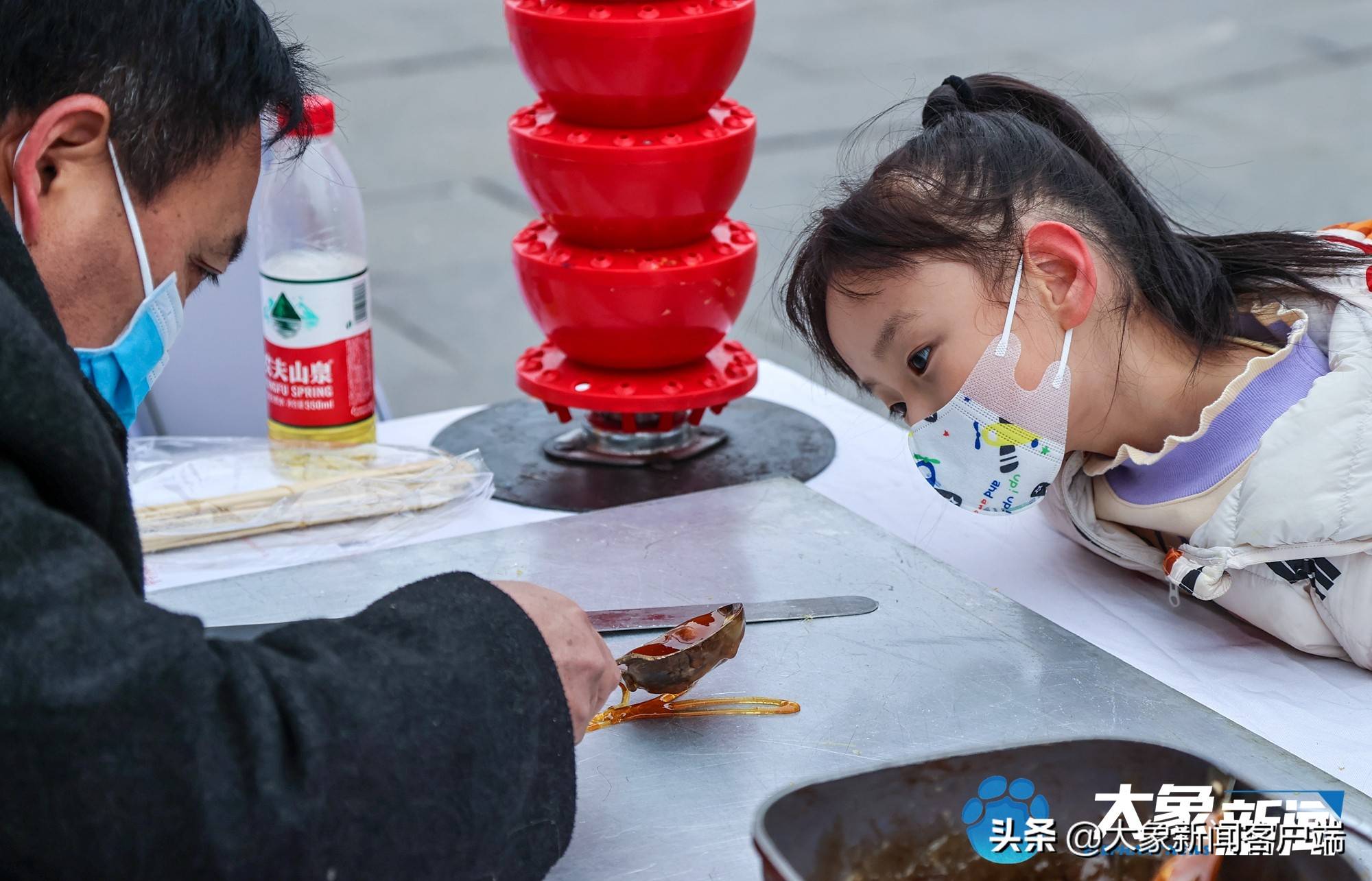 图集丨冬奥元素风靡元宵节庙会