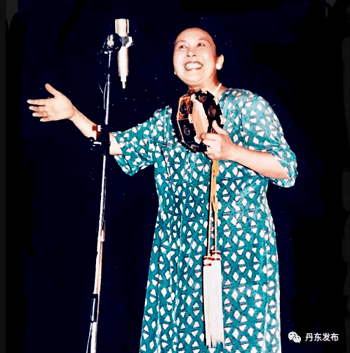 宋光华在抗美援朝慰问战士时使用的八角鼓被军史志馆所收藏文艺战士在