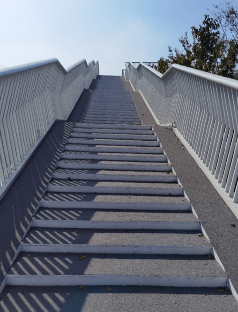 看,人行天桥防滑提升的小秘诀!_台阶_阳角_改造