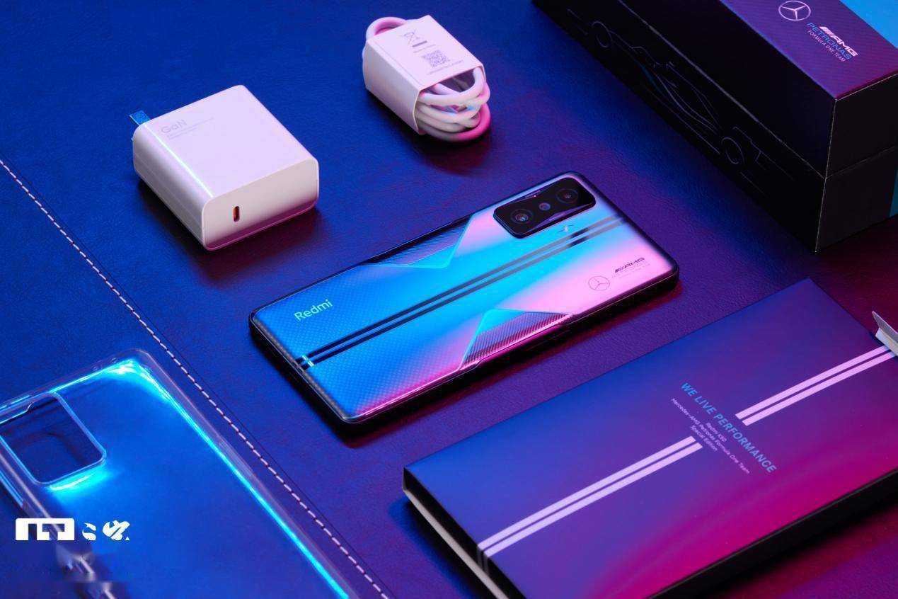 Redmi K50 冠军版图赏：AMG 联名、磁动力肩键加持的硬核手机