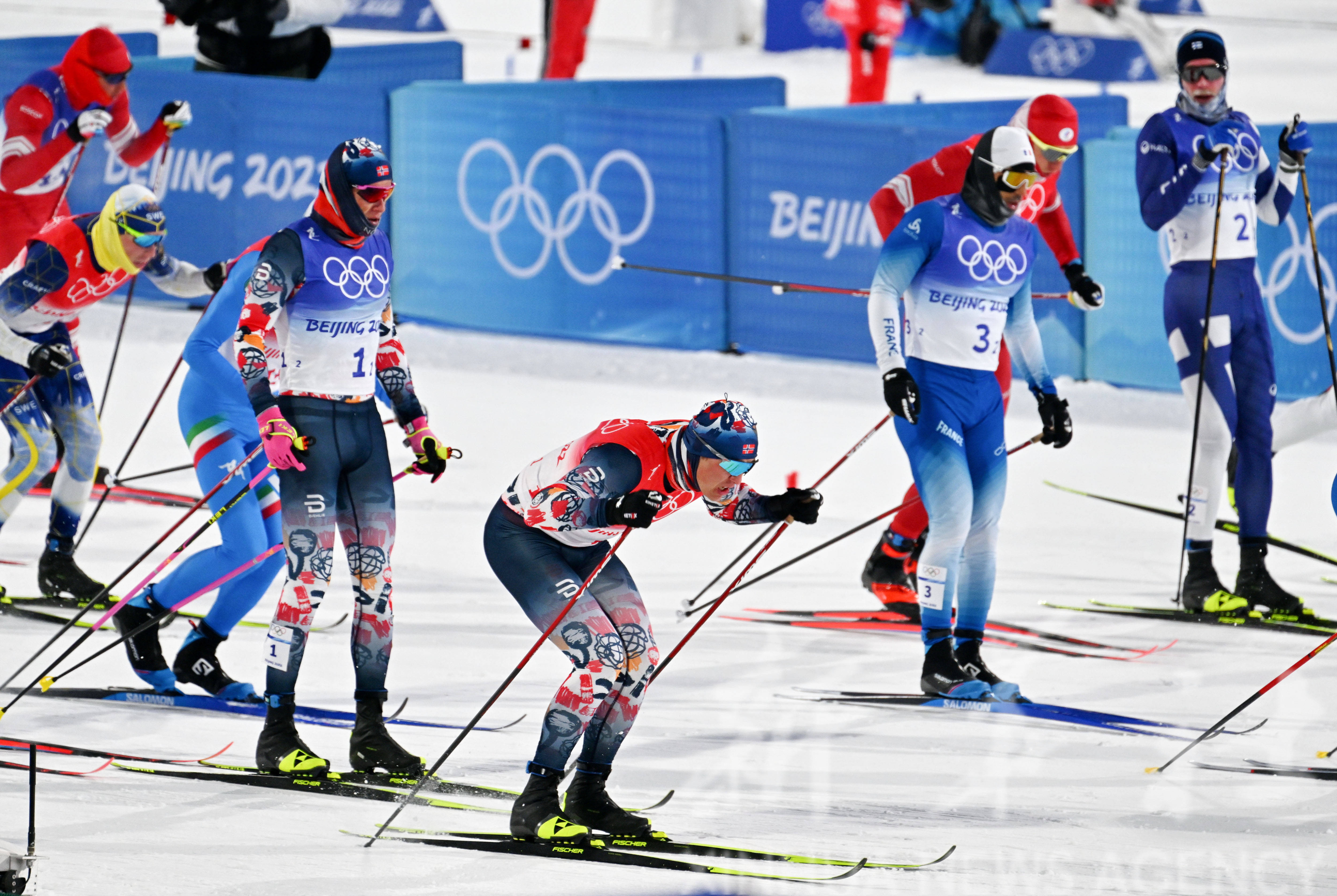 滑雪|越野滑雪——男子团体短距离决赛：挪威选手夺冠