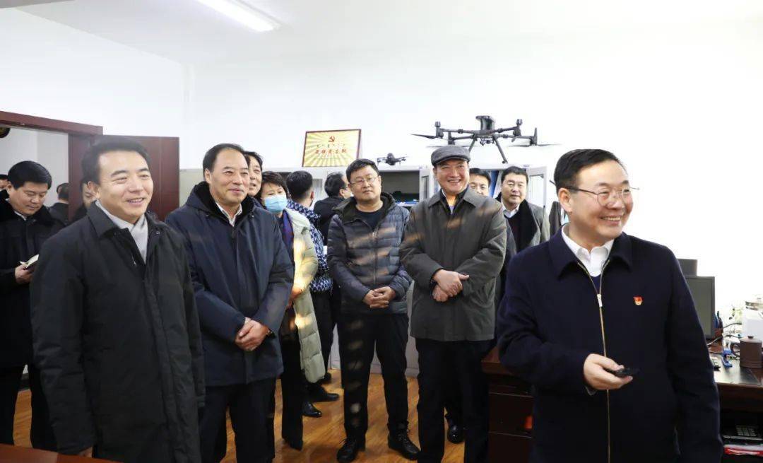 内蒙古森工集团与兴安盟召开地企协同发展座谈会_合作_双方_张晓兵