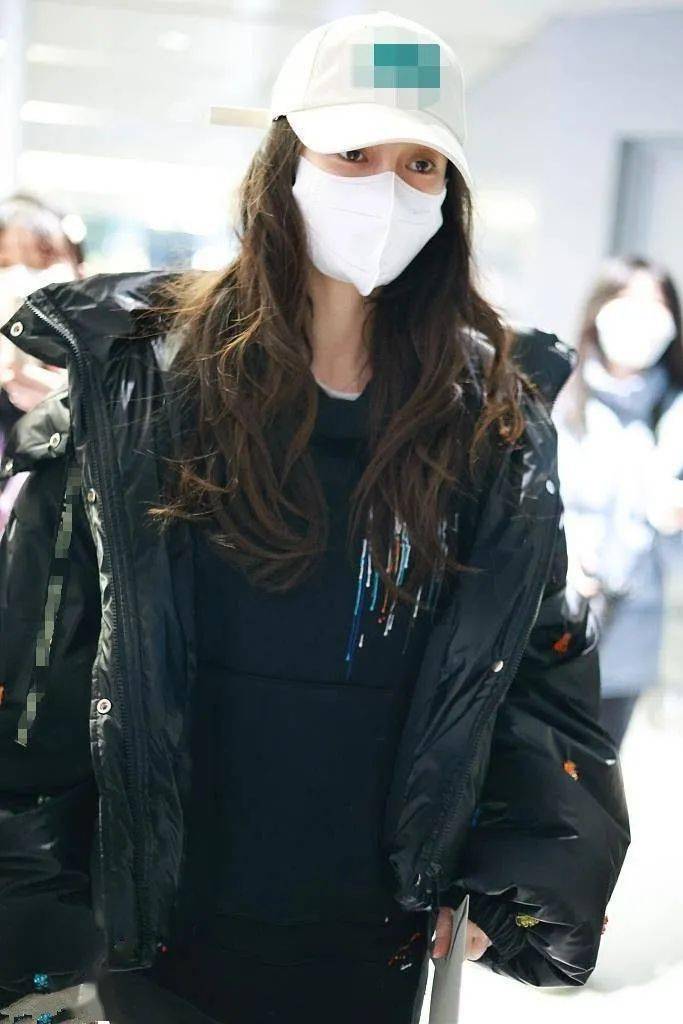 没滤镜和化妆杨颖素颜并不漂亮而且腿太细连靴子都装不满