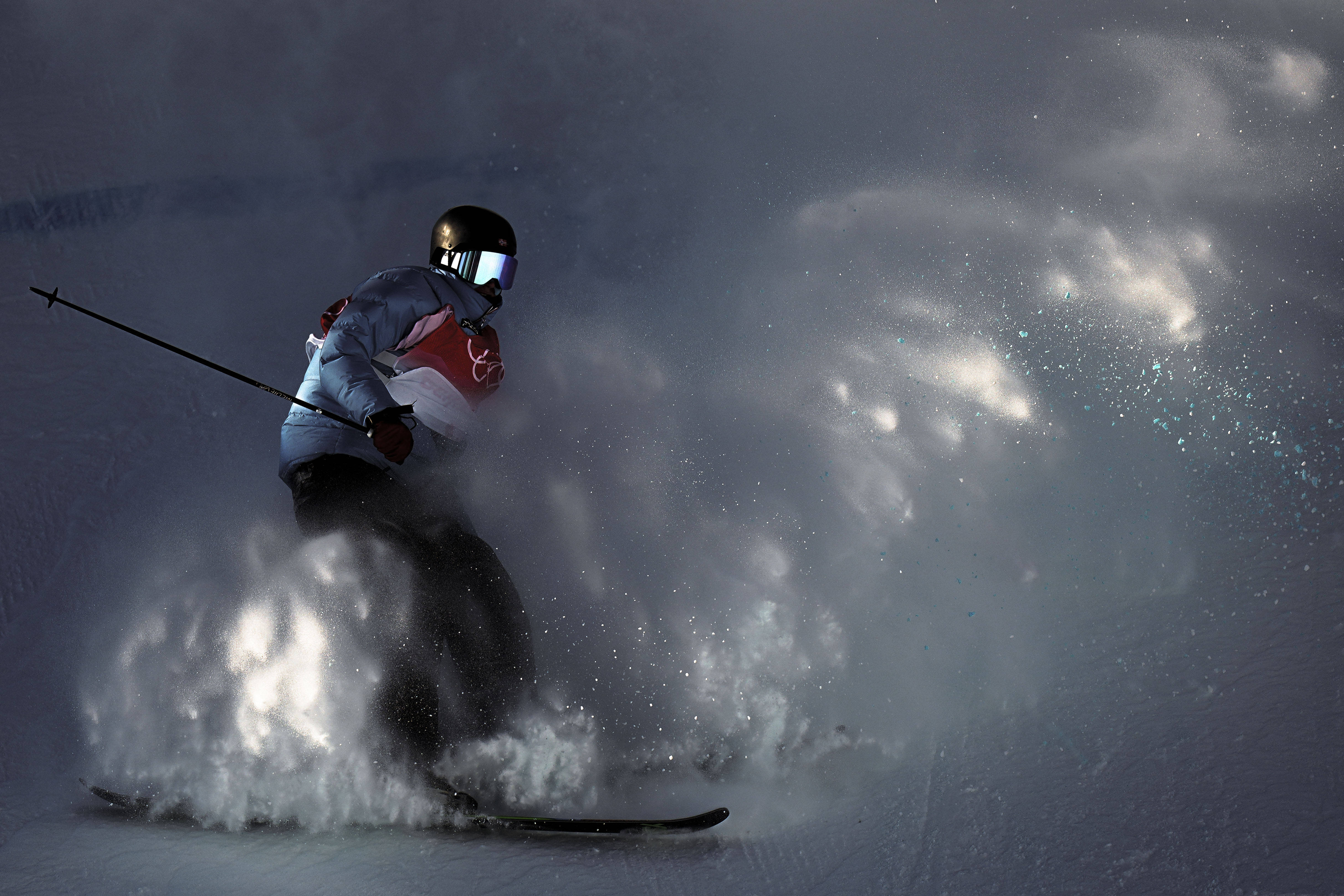 冬奥滑雪背景图片