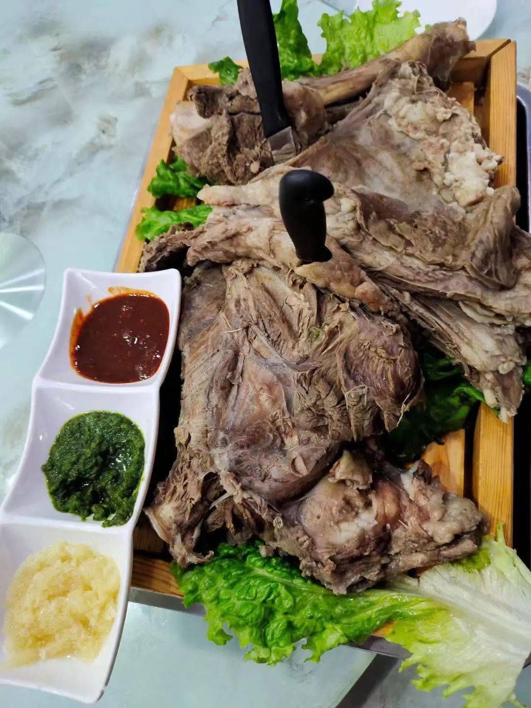 再也不用跑内蒙了手把肉烤羊腿烤全羊可以吃醇正蒙餐味儿在白城只服这