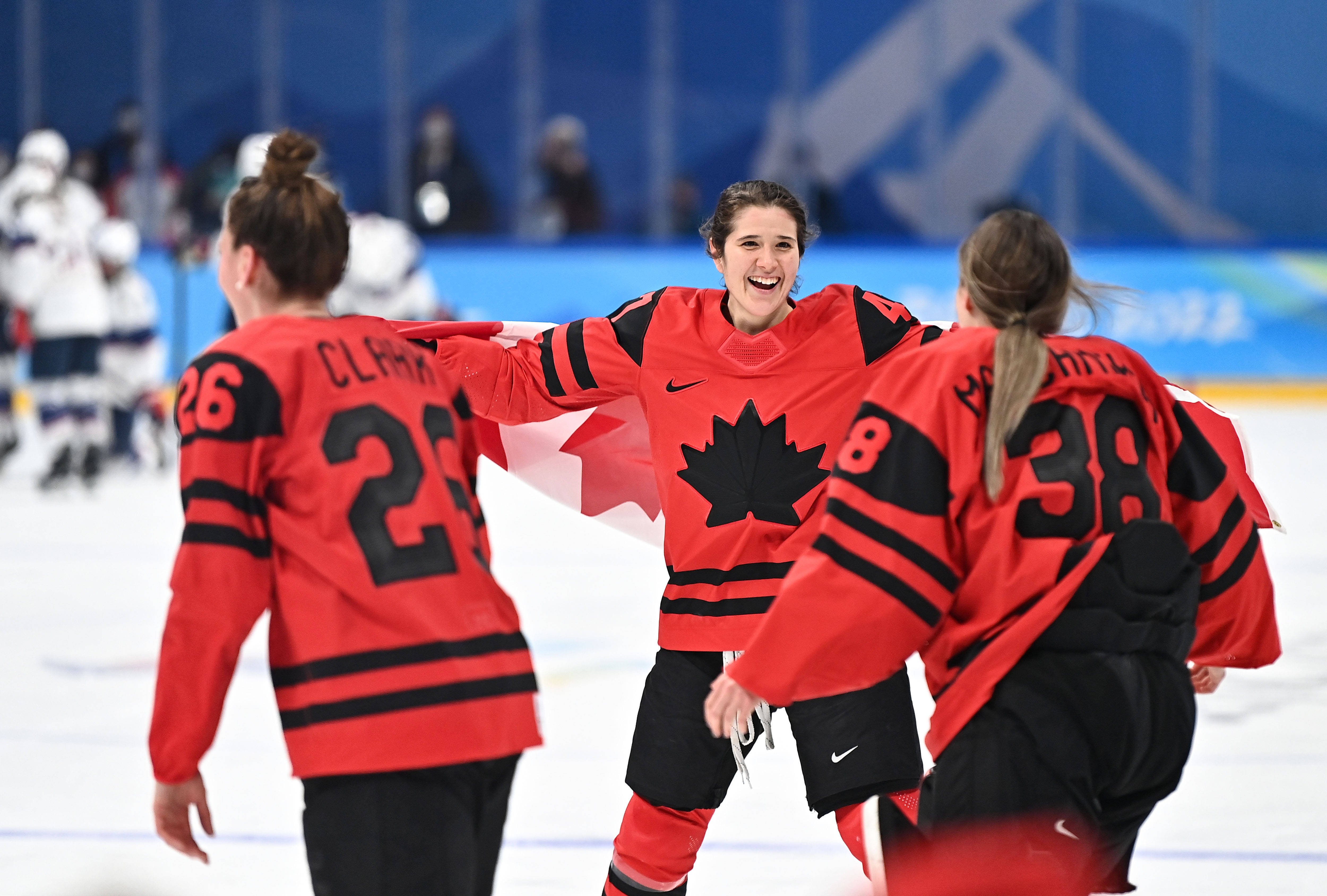 冰球女子金牌赛加拿大队胜美国队