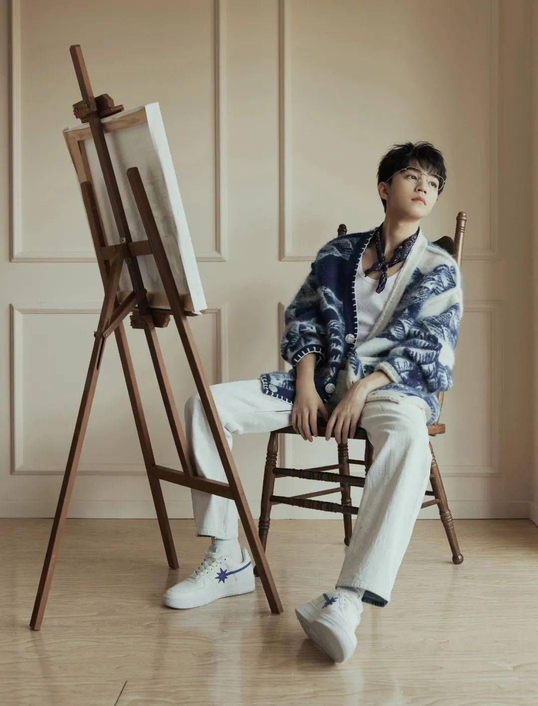 易烊千玺日常出行最爱的starwalk球鞋_抽奖_上身_黑店