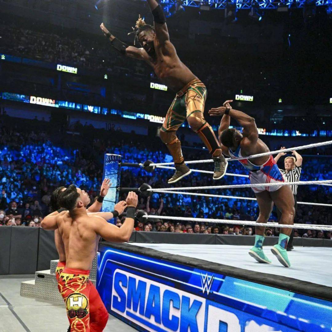 最强飞冲肩之战,高柏毫无胜算?并在密室大赛后彻底离开wwe?