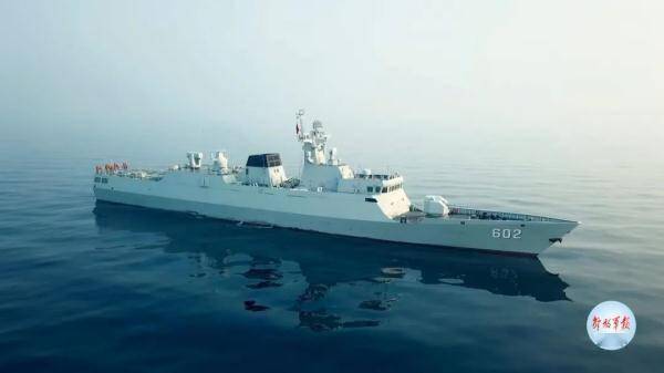 中国海军平顶山舰图片