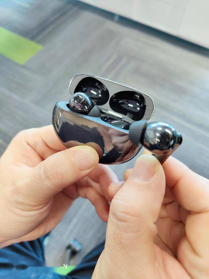 OPPO Enco X2旗舰真无线耳机官宣，刘作虎体验后怒赞其音质