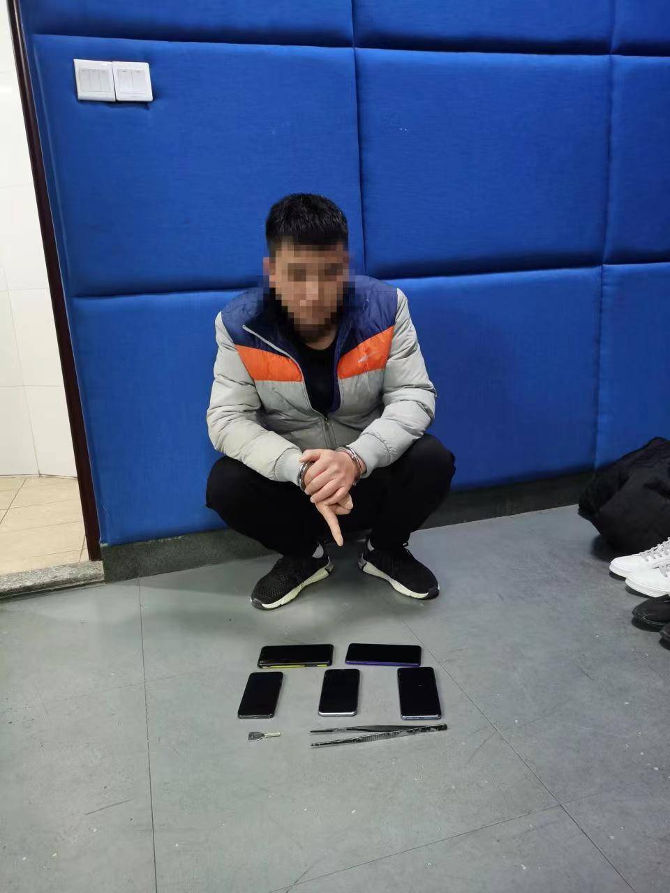 江门扒窃男子出狱后不思悔改连续作案被鹤山警方抓获