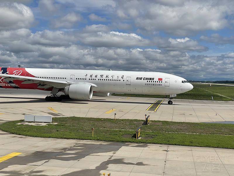 拔草国航a359豪华公务舱两扇窗户的加宽空间创造出小头等的感觉