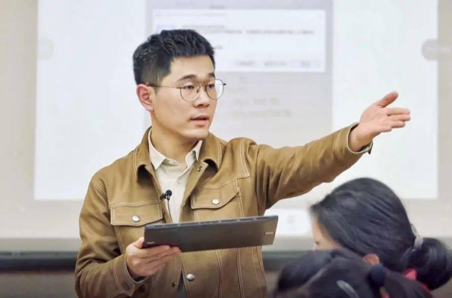 魏炜峰,秉承"教学相长"的理念,迅速成长,近年来,曾