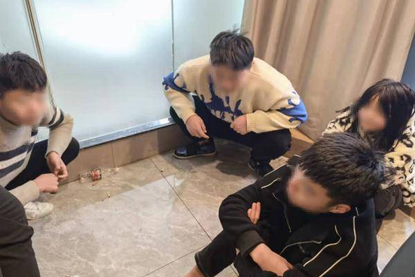 2月17日凌晨,该团伙再一次流窜至长堎镇长麦路一店内作案.