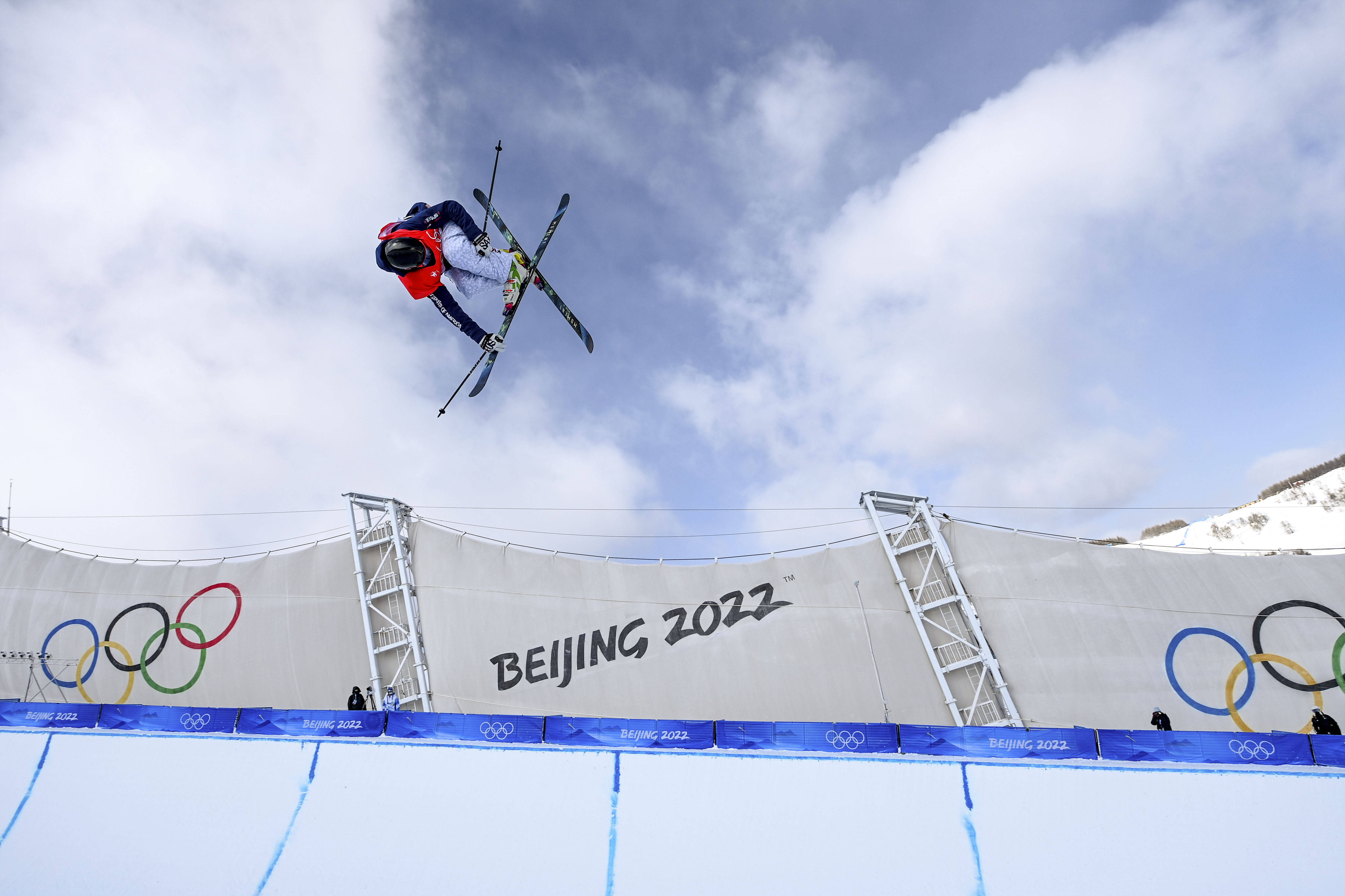 北京2022年冬奥会自由式滑雪男子u型场地技巧决赛在张家口云顶滑雪