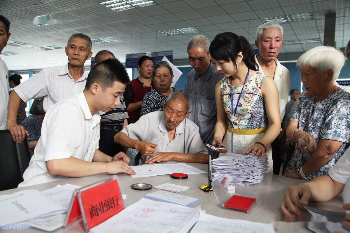 用城里纳税人的钱为60岁以上农村老人发放养老金是否可行