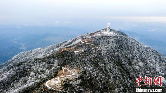 空气|福建泰宁峨嵋峰迎来2022年首场降雪