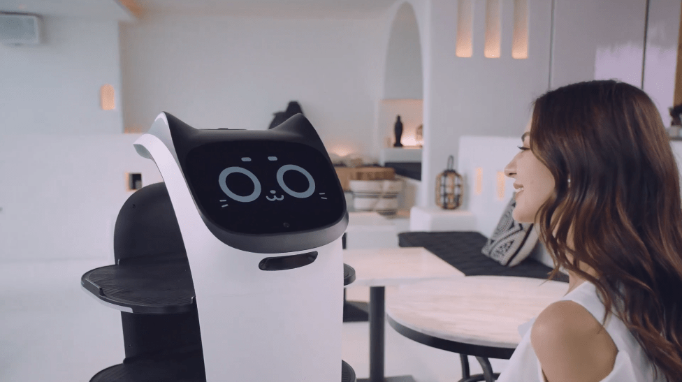 疫情后拥抱人工智能 普渡机器人助餐饮业实现降本增效_贝拉_科技_菜品