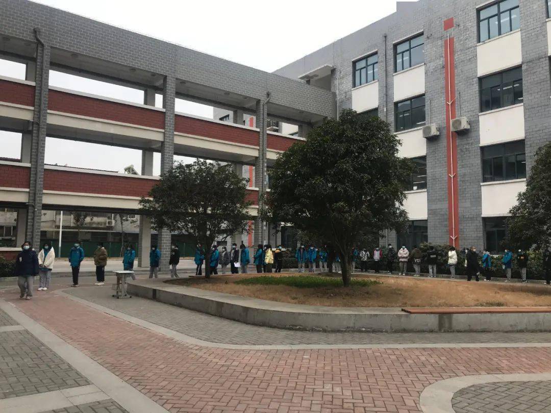 "红旗中学总共2900多人,五个小时之内能够采集完成,样本采集完之后,送