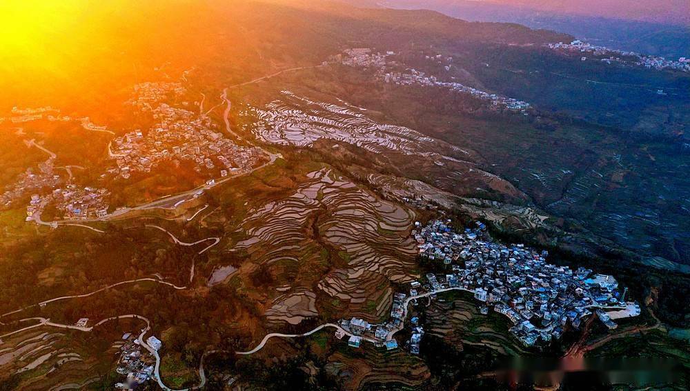 晨雾中的他撒梯田日出_红河县_景色_甲寅乡