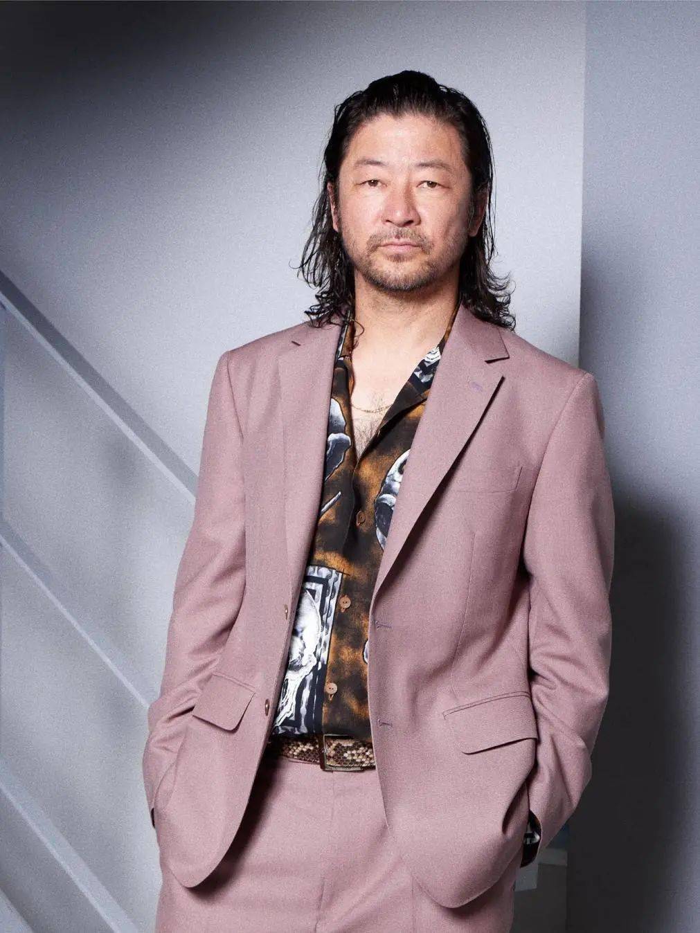 人物不断的帮忙推荐,后来连降谷建志,小栗旬,松田翔太,甚至是木村拓哉