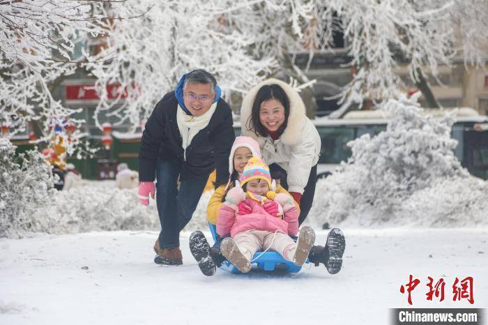 江西|江西庐山冰雪美景引众多游客纷至沓来