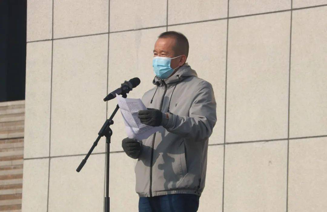 安全与责任重于泰山---沙湾一中开展新学期首个升旗仪式_全体师生