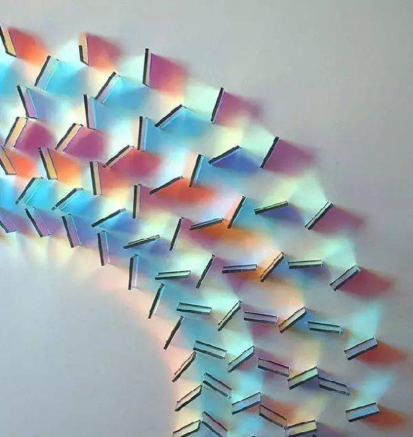 写生美不胜收的棱镜之光来自艺术家chriswood的装置艺术