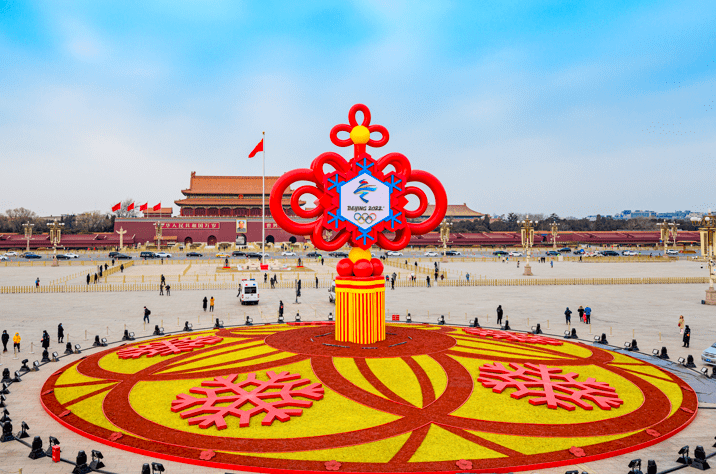 "我们设计了建党百年花坛,国庆花坛和冬奥花坛,这个经历是很难得的