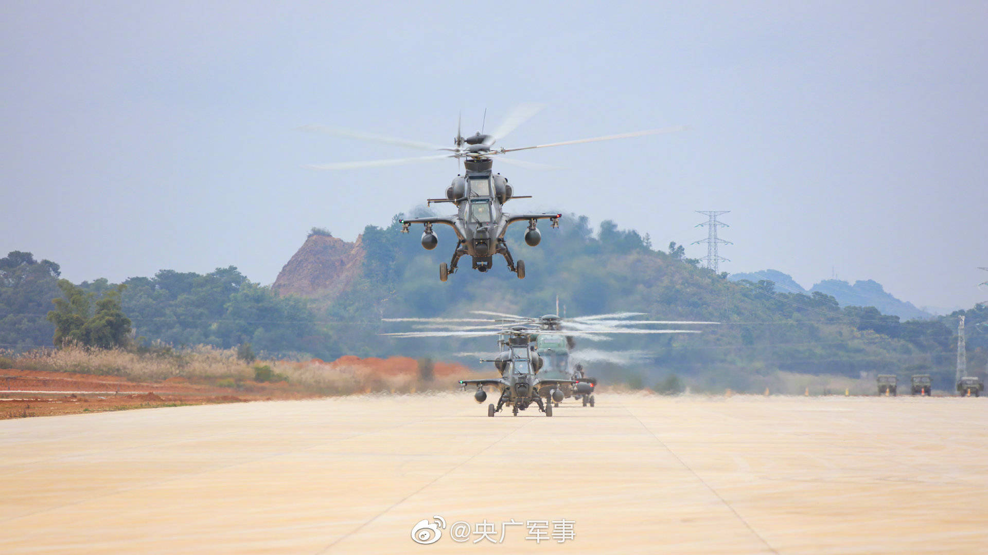 直击空中突击旅飞行训练现场_倪辉_李春国_桂南