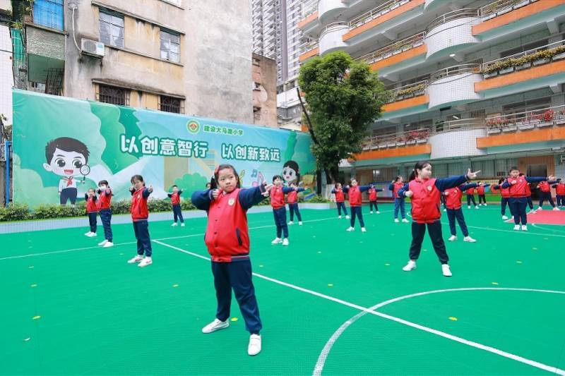 建大|广州越秀：校园冬奥热情不减，学生跳起“冰雪操”