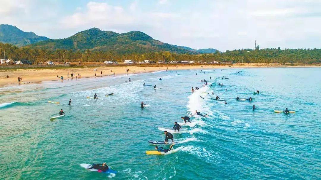 万宁冲浪又双叒上热搜啦一起种草明星同款吧