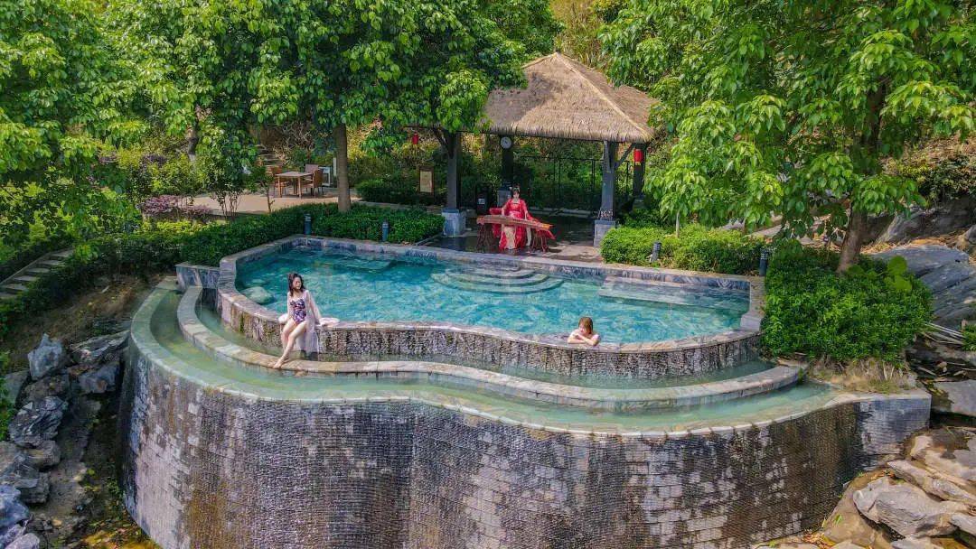 3月天天出发英德茶语温泉宝晶宫溶洞玻璃桥赏花海纯玩一天游78元人