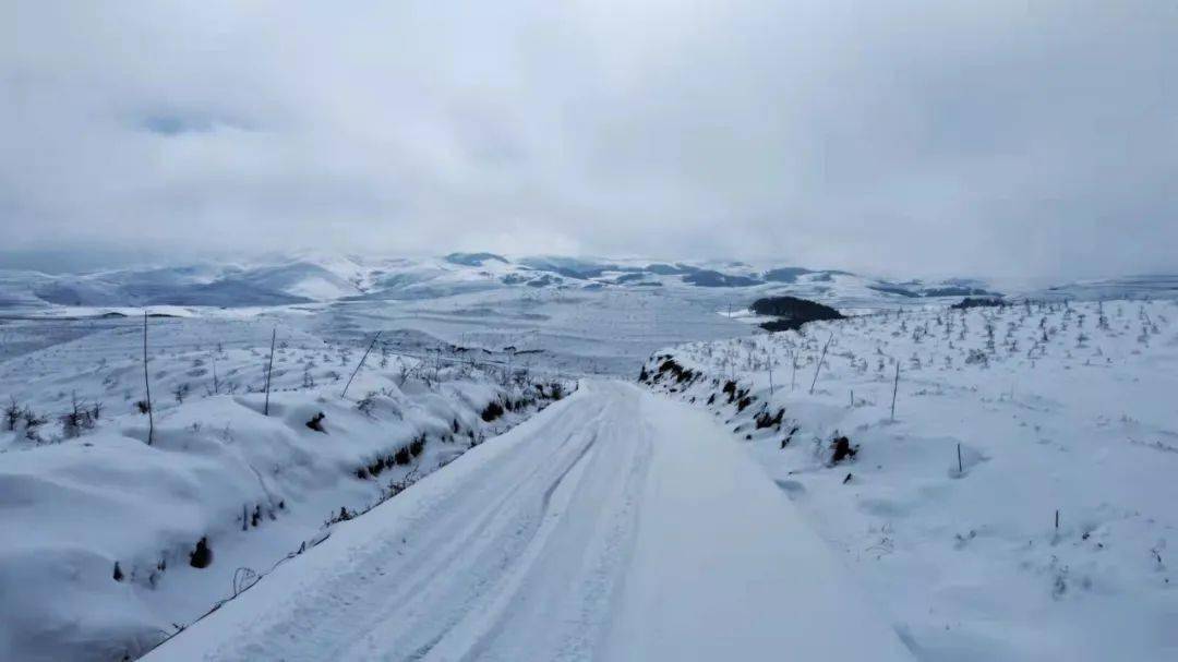 昭通鲁甸新街有个转山包雪景太美了