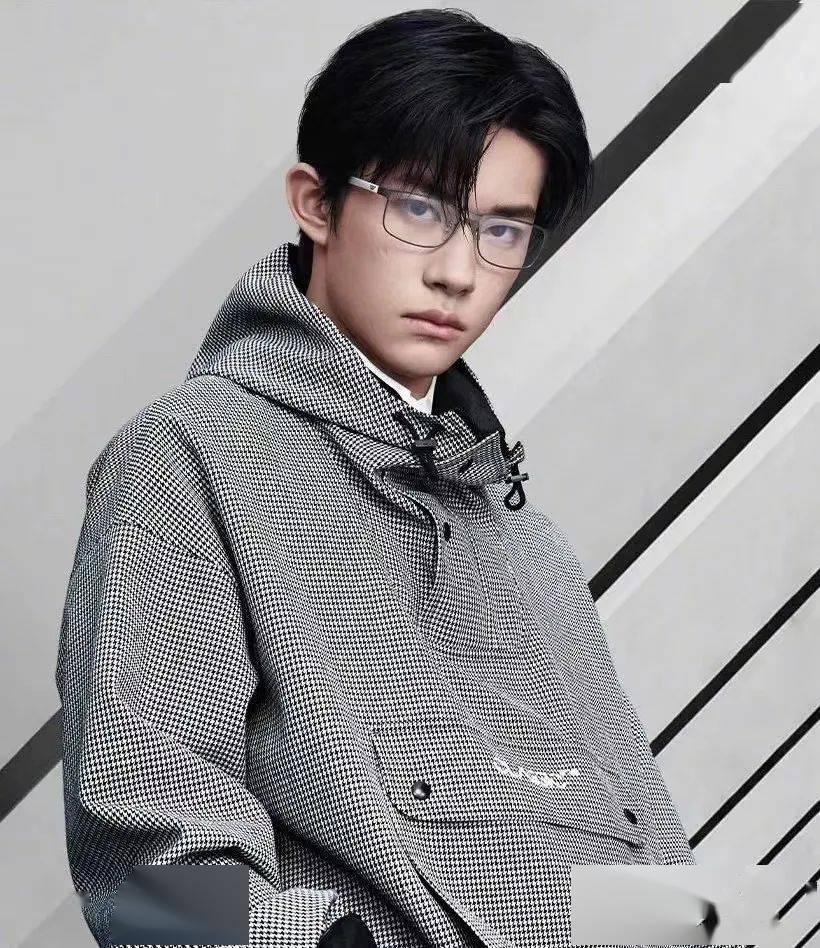 电影|易烊千玺春节档电影双双延期，粉丝表示惊喜，但路人称“吃相难看”