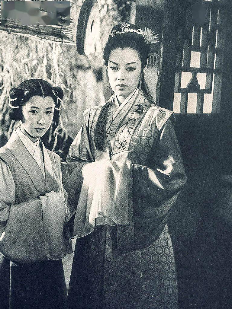 part 31956年版本的《白蛇传》,他的特点就是不去刻意地把主角刻画成