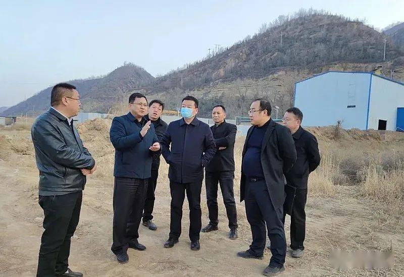 赵贵波先后查看了姚家砭排洪洞,峨峁峪棚户区改造,县城东段土地储备等
