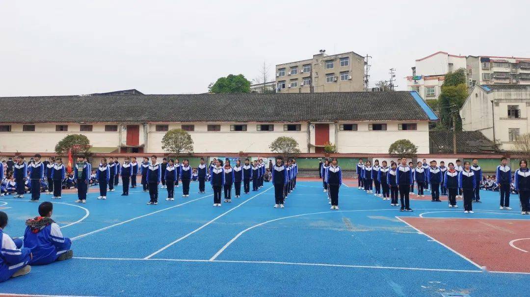 扬帆奋进正当时——实验中学2022年春季素质拓展训练汇报表演_蓬安