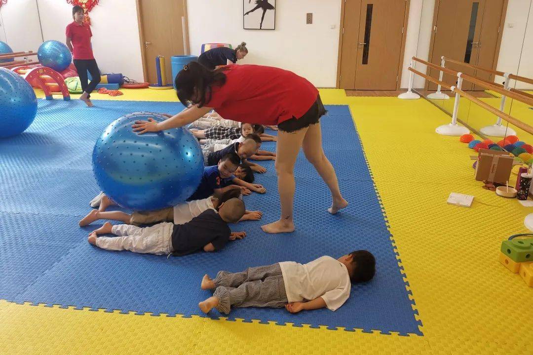 市北这家高端幼儿园火了,宝妈圈都轰动了_孩子_蓝芽润_教育