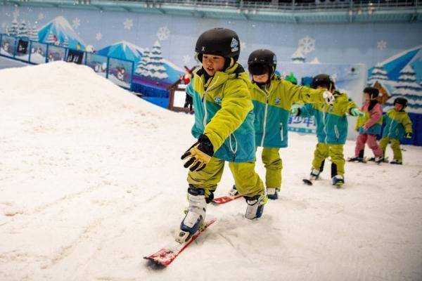 速度|重庆这所学校的孩子在冰雪中感受速度与激情