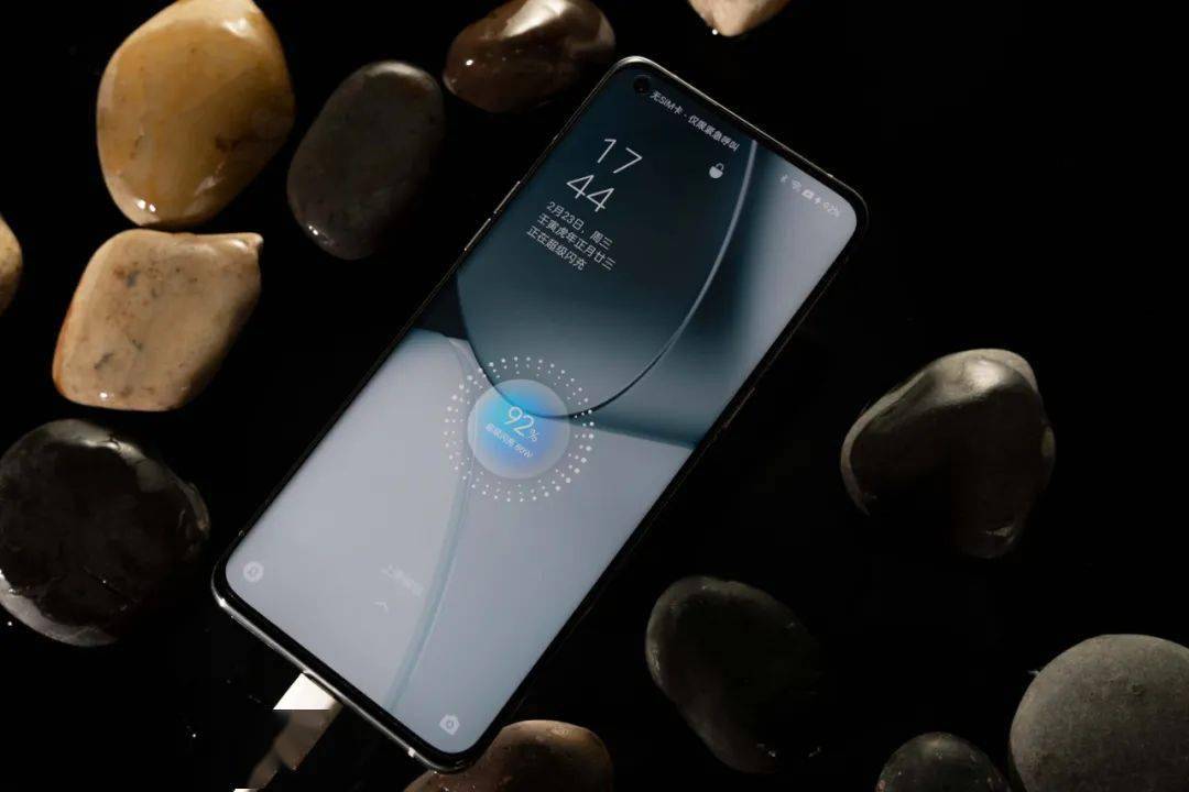 绿厂刚刚发布的这款新机，居然也找了哈苏。。。