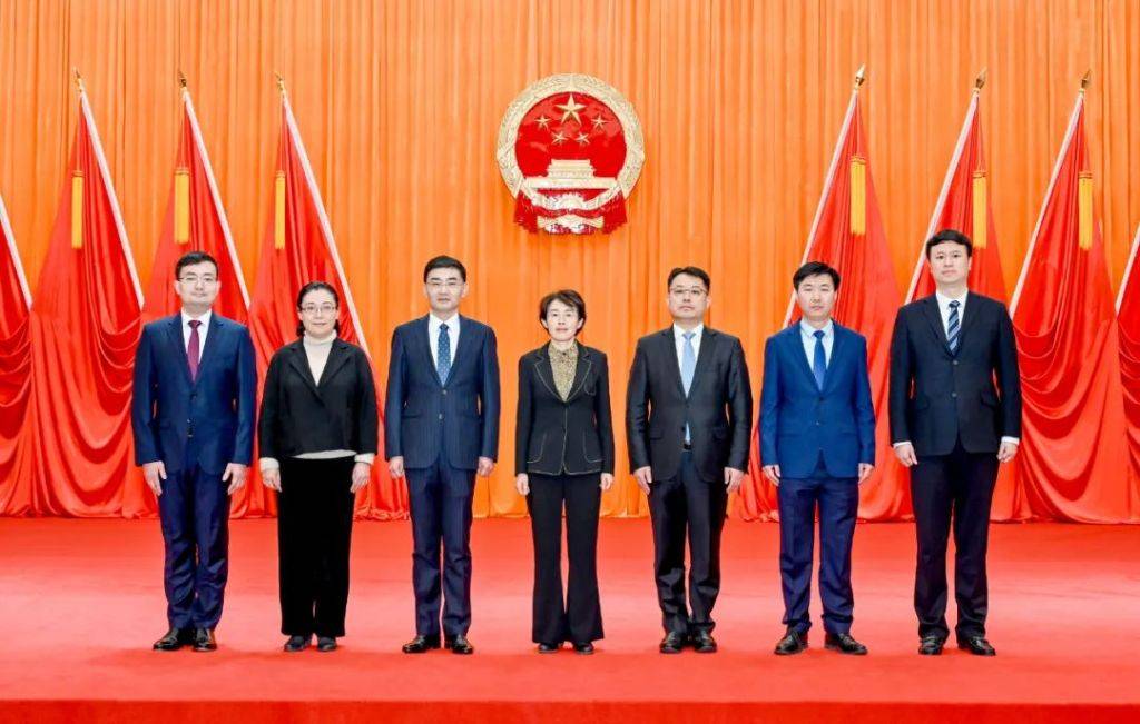 于洋当选区人大常委会主任,魏瑞雪当选区长_工作_张友_大会