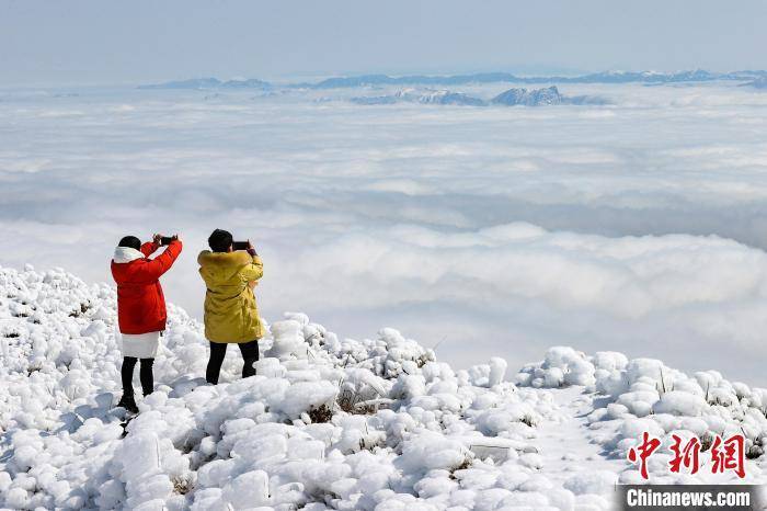 游客|湖南临武县：通天山春雪云雾美如画