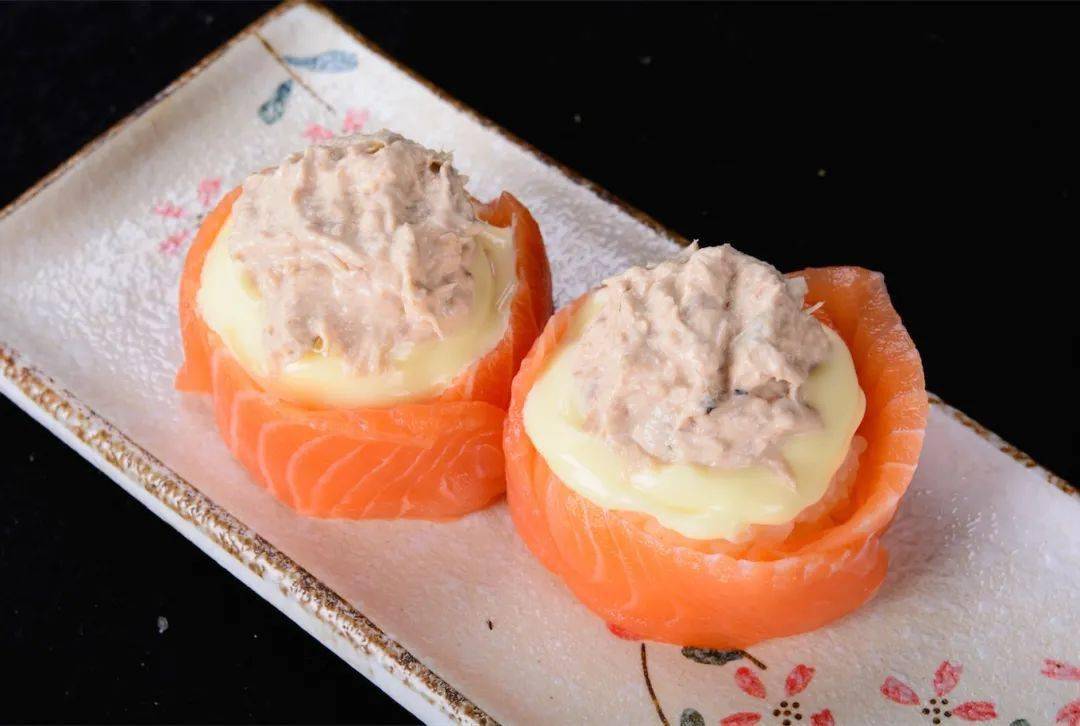 200积分兑换吞拿鱼花之恋或黄金焗冬菇300~500积分区300积分兑换芝士